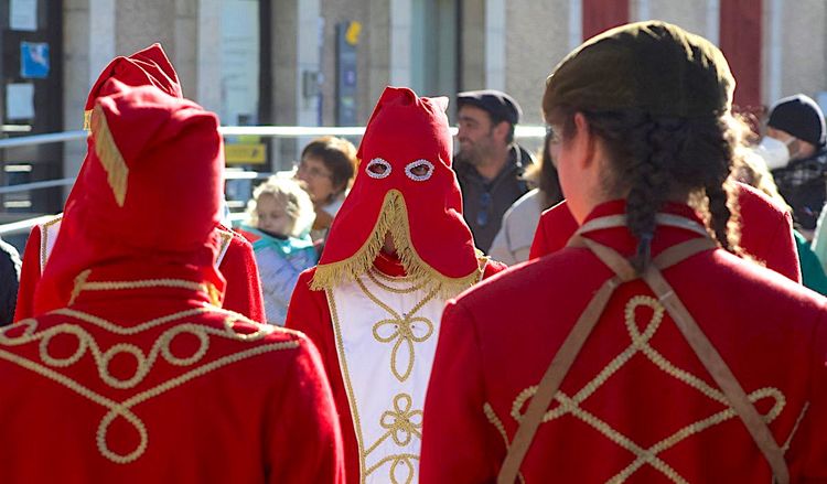 Découvrez la mascarade en Soule, ce 1er mai !